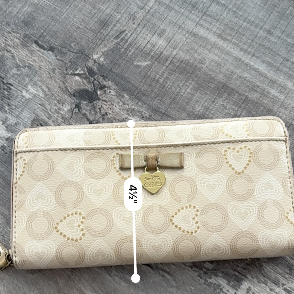 Cream Heart Pattern Wallet